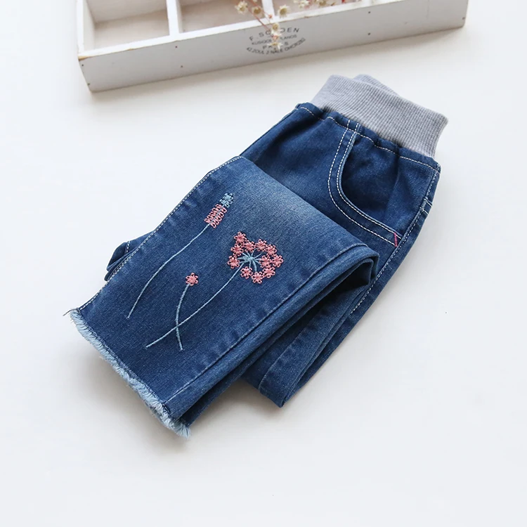 Новое поступление повседневные джинсы для маленьких девочек с цветочной