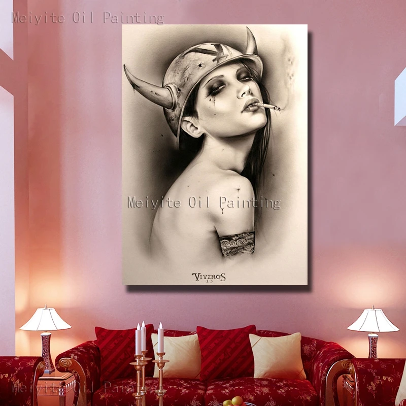 Черно белая картина Готическая курительная девушка красивый портрет