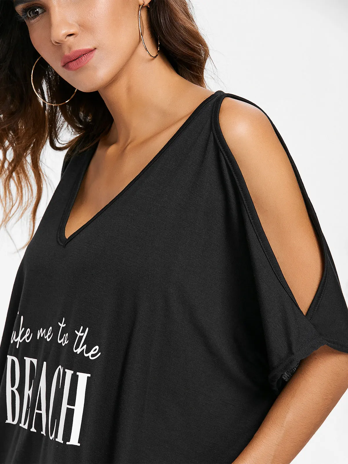 VESTLINDA Длинная женская футболка с открытыми плечами и буквенным принтом бахромой