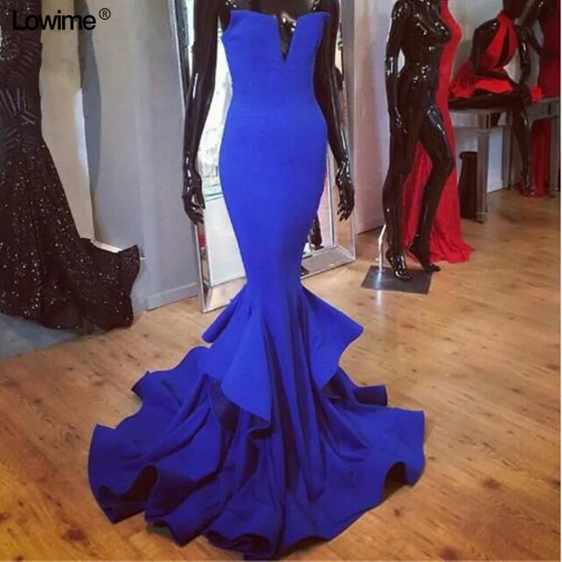 Женское платье для выпускного вечера длинное синего цвета с оборками без