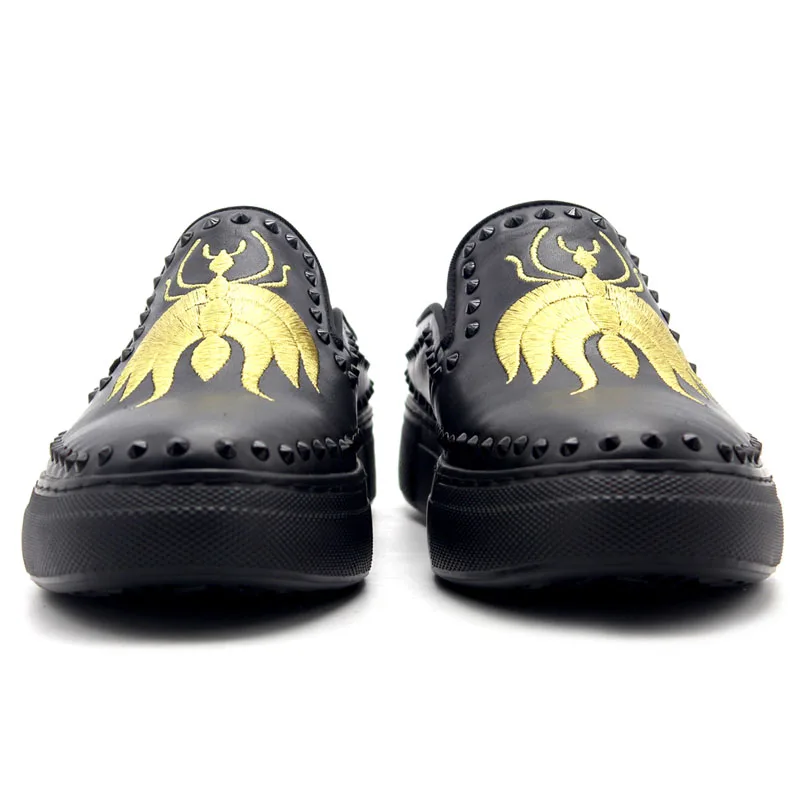 Мужские сандалии из натуральной кожи Черные слипоны с заклепками и вышивкой