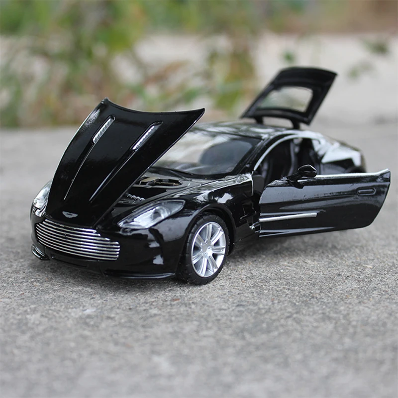 Модель автомобиля из сплава Aston с выдвижным звуком и светильник 1:32 детские