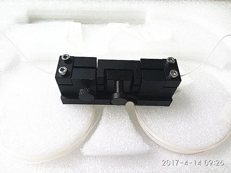 

Экструзионный поляризационный контроллер 1260-1620nm 1m 0,9 мм FC/APC