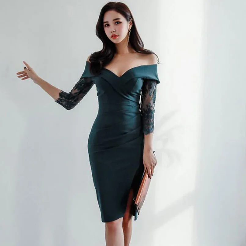 Женское осеннее зеленое платье карандаш с рукавом три четверти и вырезом