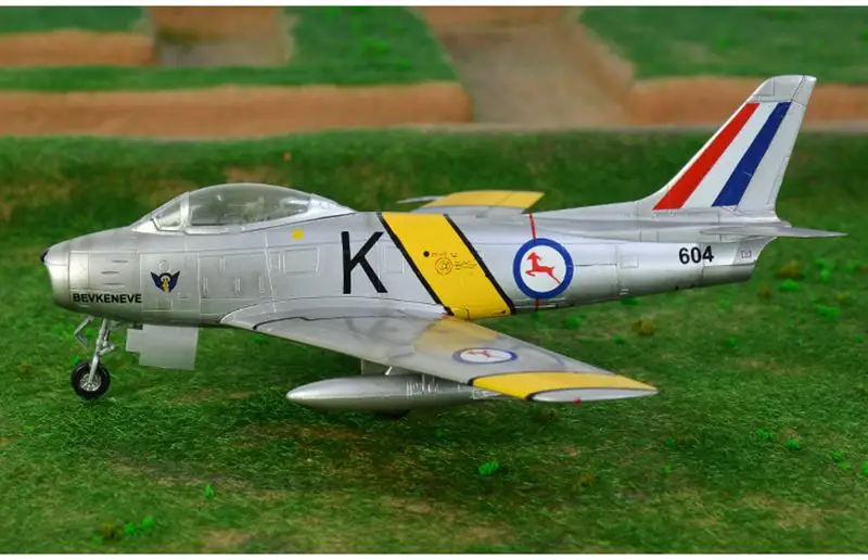 37100 Предварительно построенный 1/72 F-86 Sabre трансонический реактивный истребитель крыло F-86F самолет хобби Коллекционная готовая пластиковая модель самолета - Цвет: 37100