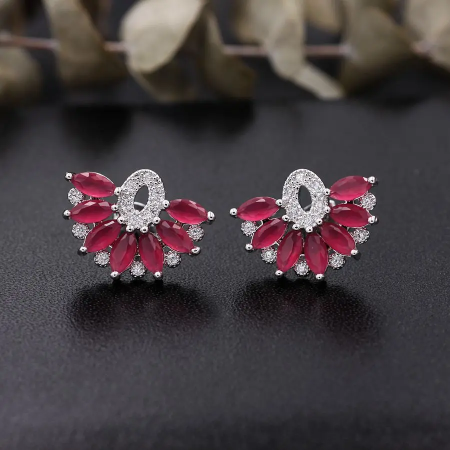 Женские серьги-гвоздики в виде лепестков с фианитом | Украшения и аксессуары