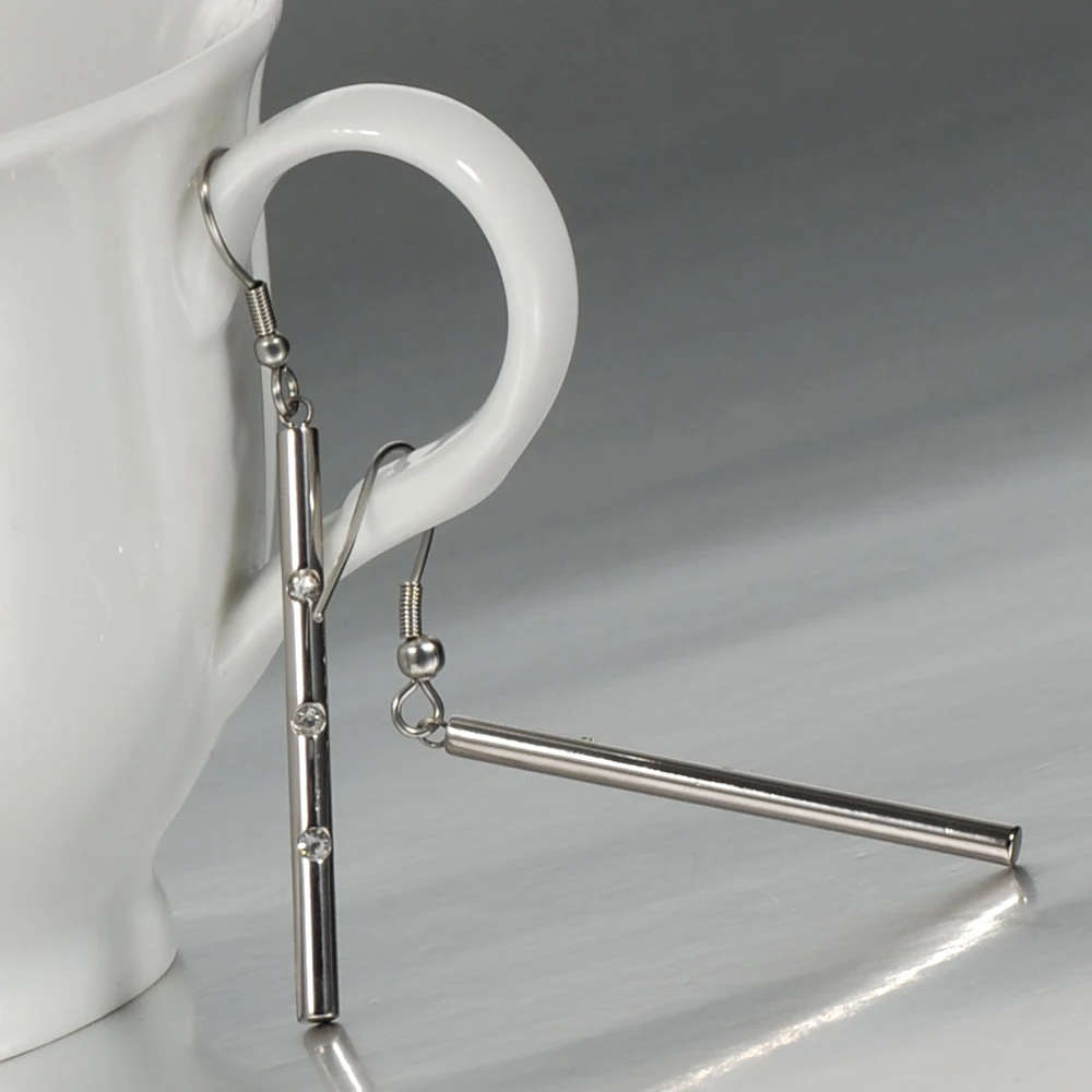 Длинные серьги из титана с фианитами серебристого цвета | Украшения и аксессуары