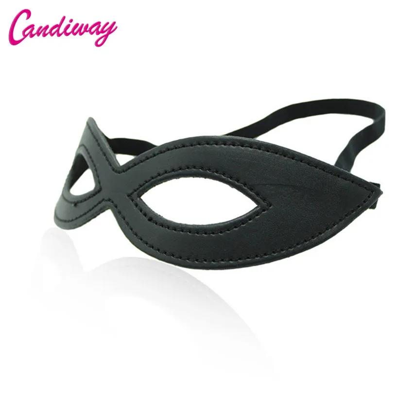 Черная кожаная маска для глаз привлекательной леди с вырезами маскарадный
