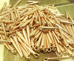 Бесплатная доставка, 500 шт., позолоченные акриловые подвески с шипами, Висячие обручи для баскетбольных жён, аксессуары, 2,2 см