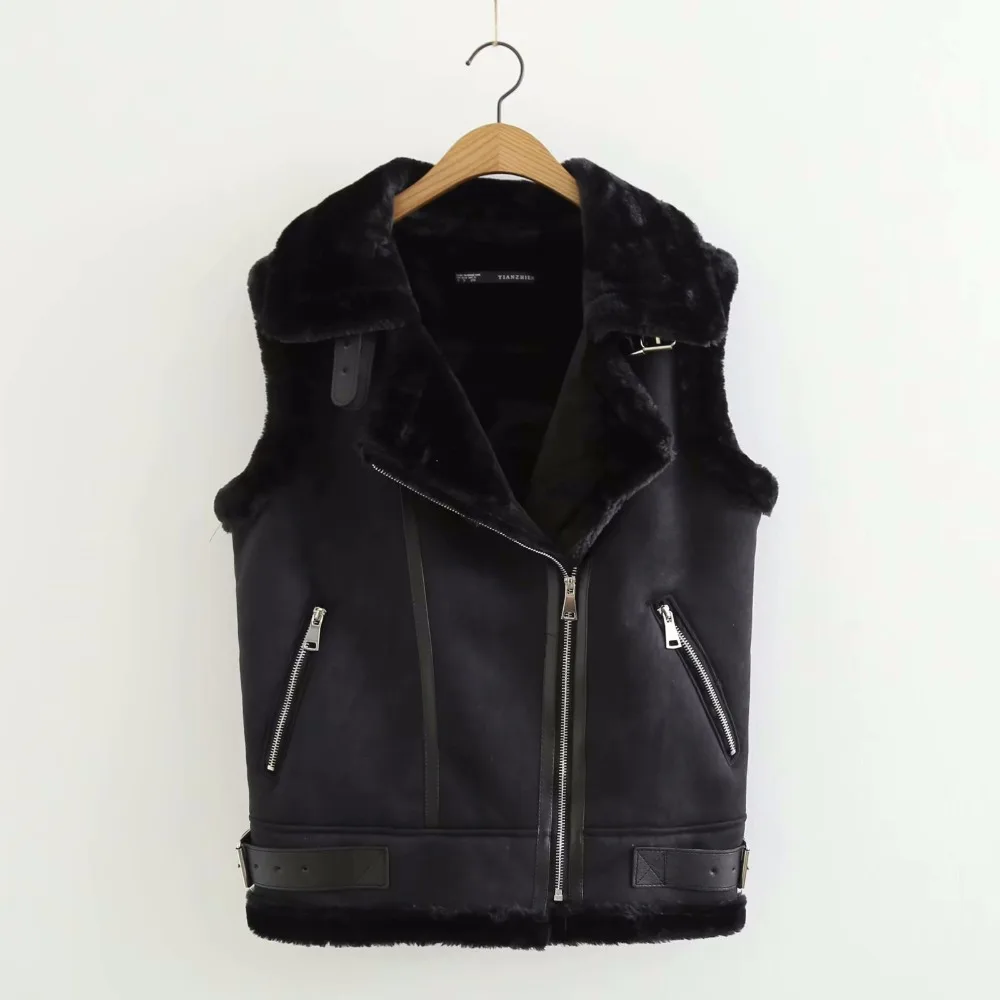 Женский зимний жилет с воротником из искусственного меха черный облегающий