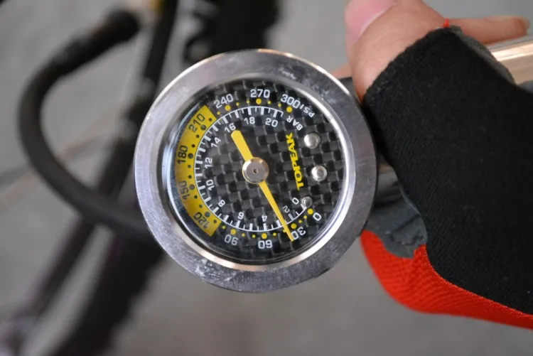 Topeak Shock N ролл двойная функция насоса заполняет все вилки пневматической подвески, блок воздушного удара и шины. Двухступенчатое Высокое/низкое давление