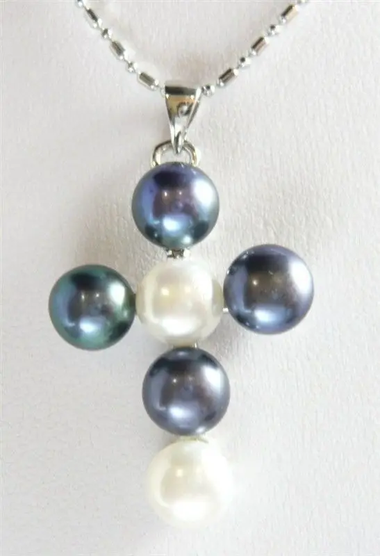 

mixed color elegant black & white pearl Cross Pendant Necklace