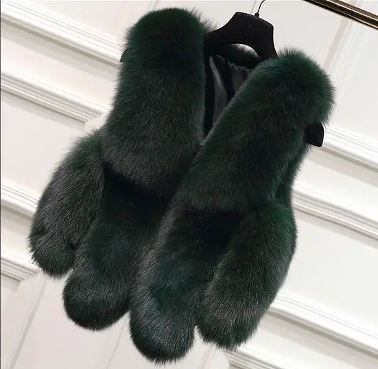 Женский меховой жилет из искусственного лисьего меха короткий средней длины