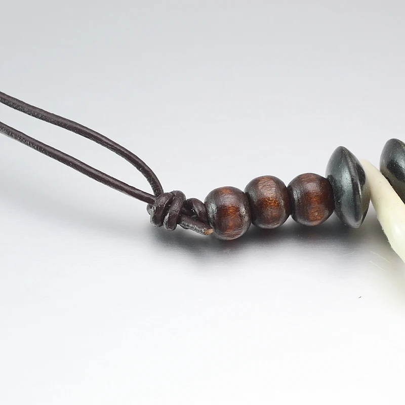 Деревянная цепочка с бусинами ручной работы кремово коричневый этнический