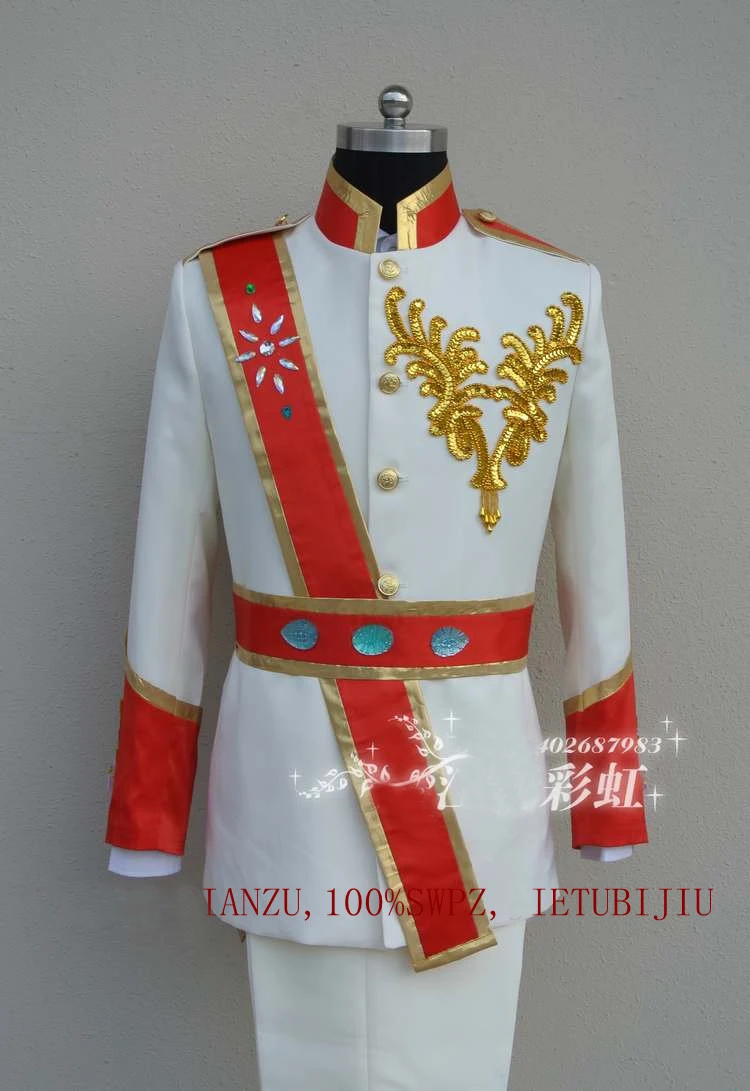 Мужской костюм с бусинами и красными лентами белый средневековый винтажный