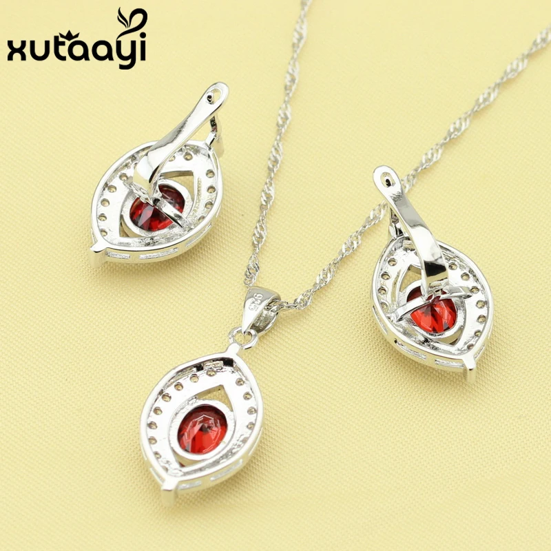 Женский ювелирный комплект из колье и серёг серебристого цвета | Украшения