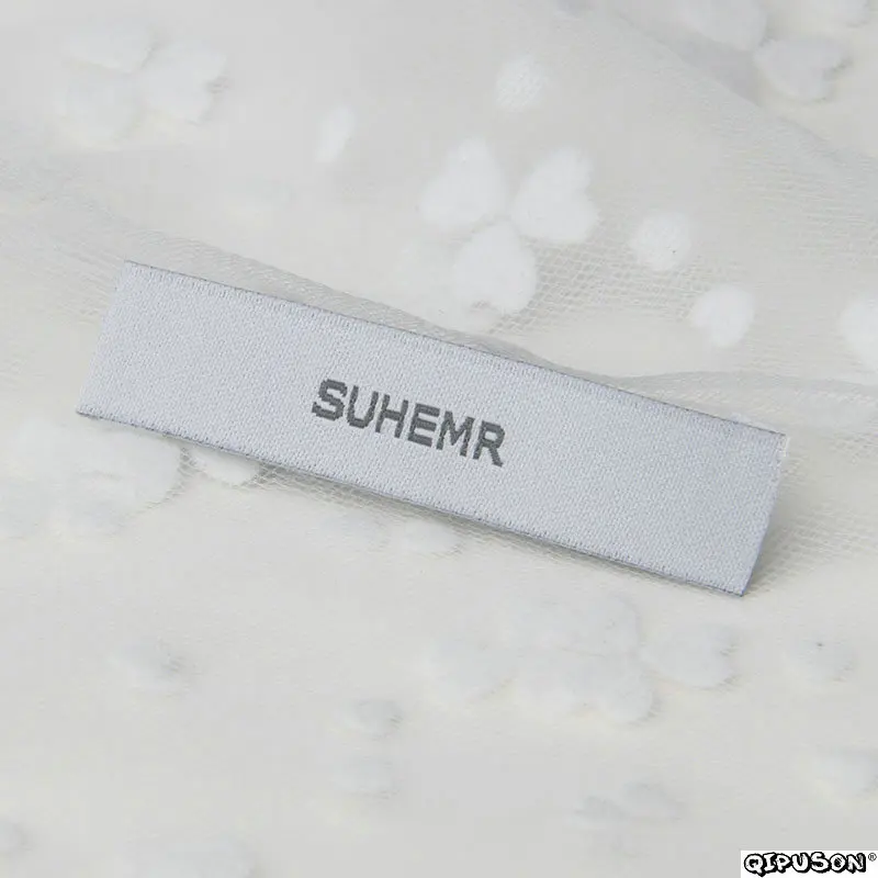 DH045 Пользовательский логотип фирменное наименование тканые ярлыки для одежды |