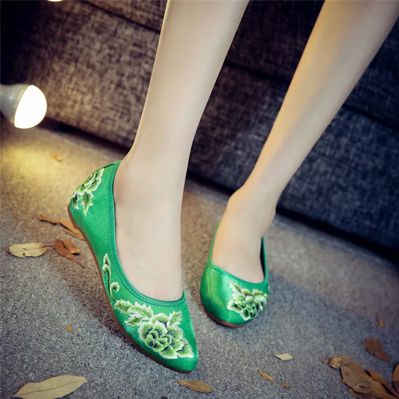 Женские балетки на плоской подошве в винтажном стиле с острым носком цветочной