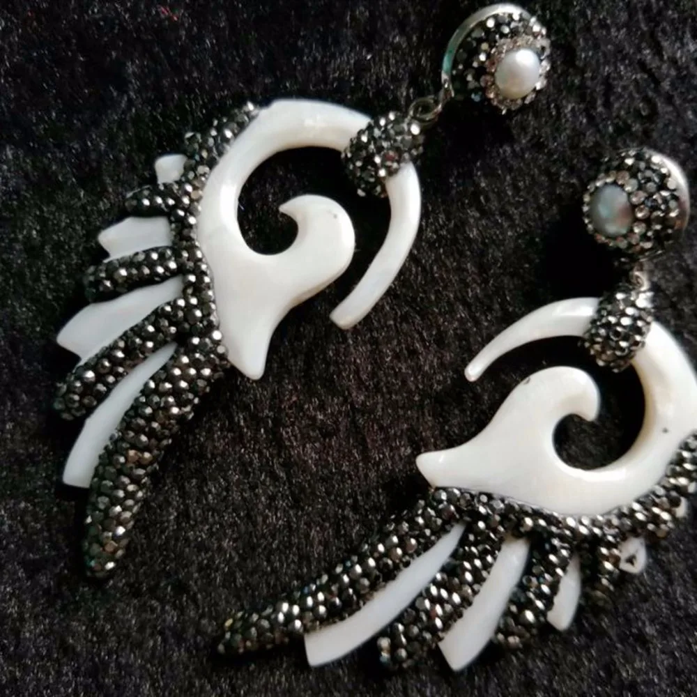 Привлекательные серьги люстры в этническом стиле серьга с жемчугом и перьями