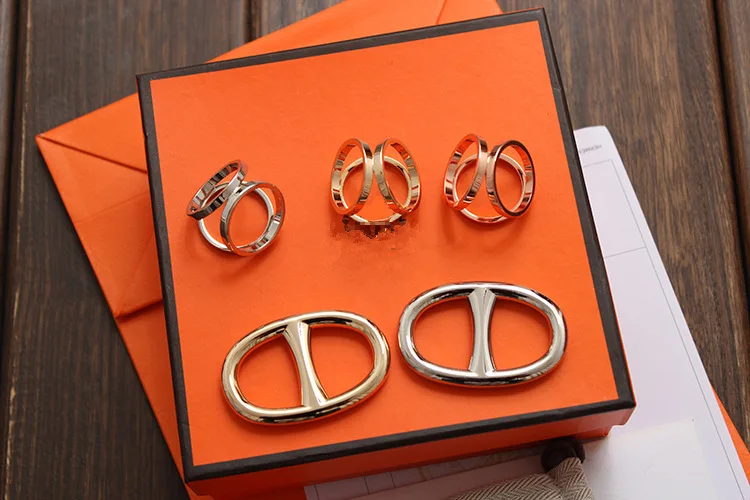 Новая мода цвета: золотистый Серебристый покрытием h Классический шелковый шарф