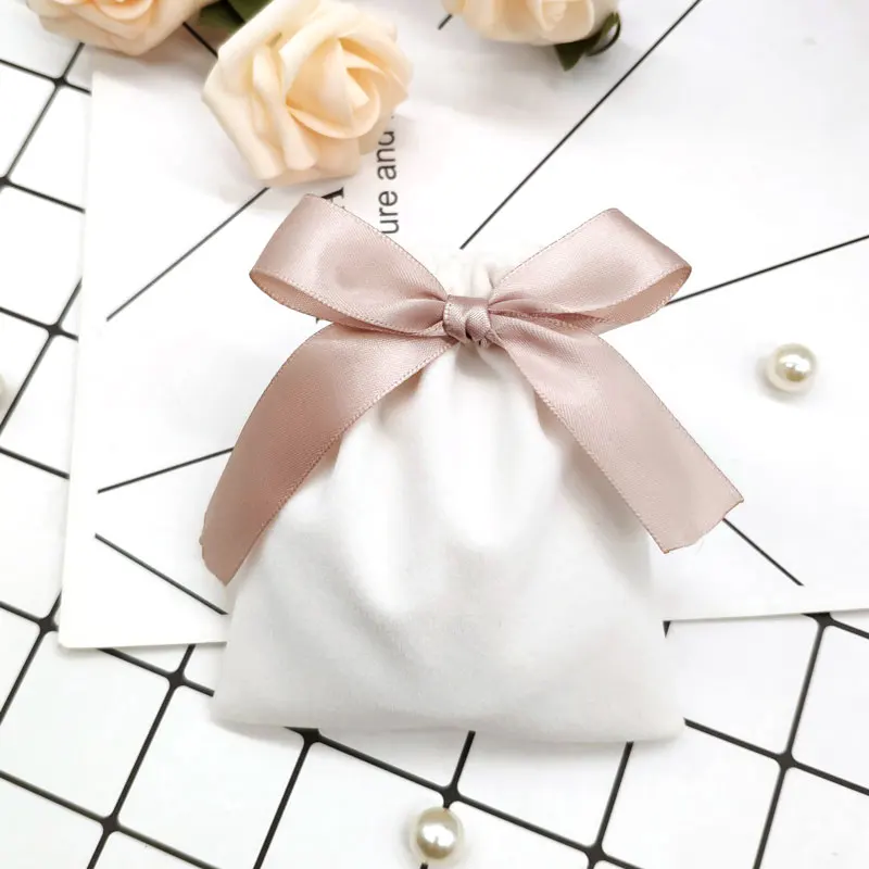 

Ivory Velvet Bags With Champagne Ribbon Pouches 10pcs Jewelry MP3 Packing Bags Wedding Candy Velvet Gift Bags Multiple Sizes