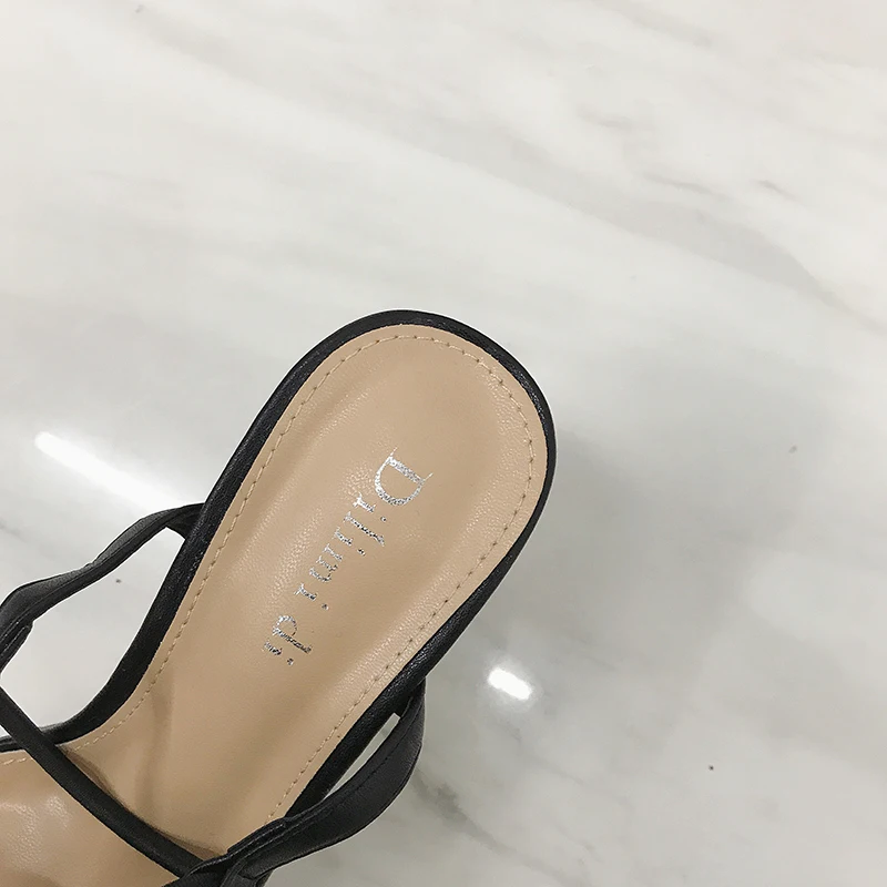 Женские прозрачные сандалии гладиаторы из ПВХ на прозрачном каблуке летняя