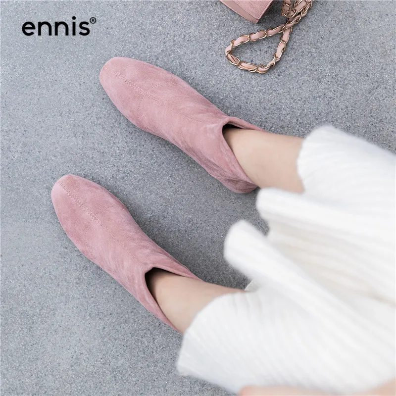ENNIS/; осенние женские ботинки из флока; замшевые растягивающиеся ботильоны; женские ботинки с круглым носком на квадратном каблуке; модная обувь розового и черного цвета; A960
