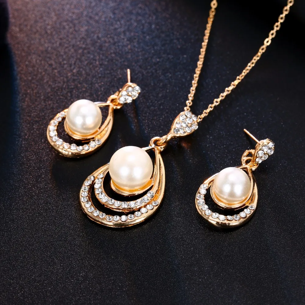 Женский ювелирный комплект из колье и серёг с искусственным жемчугом | Украшения