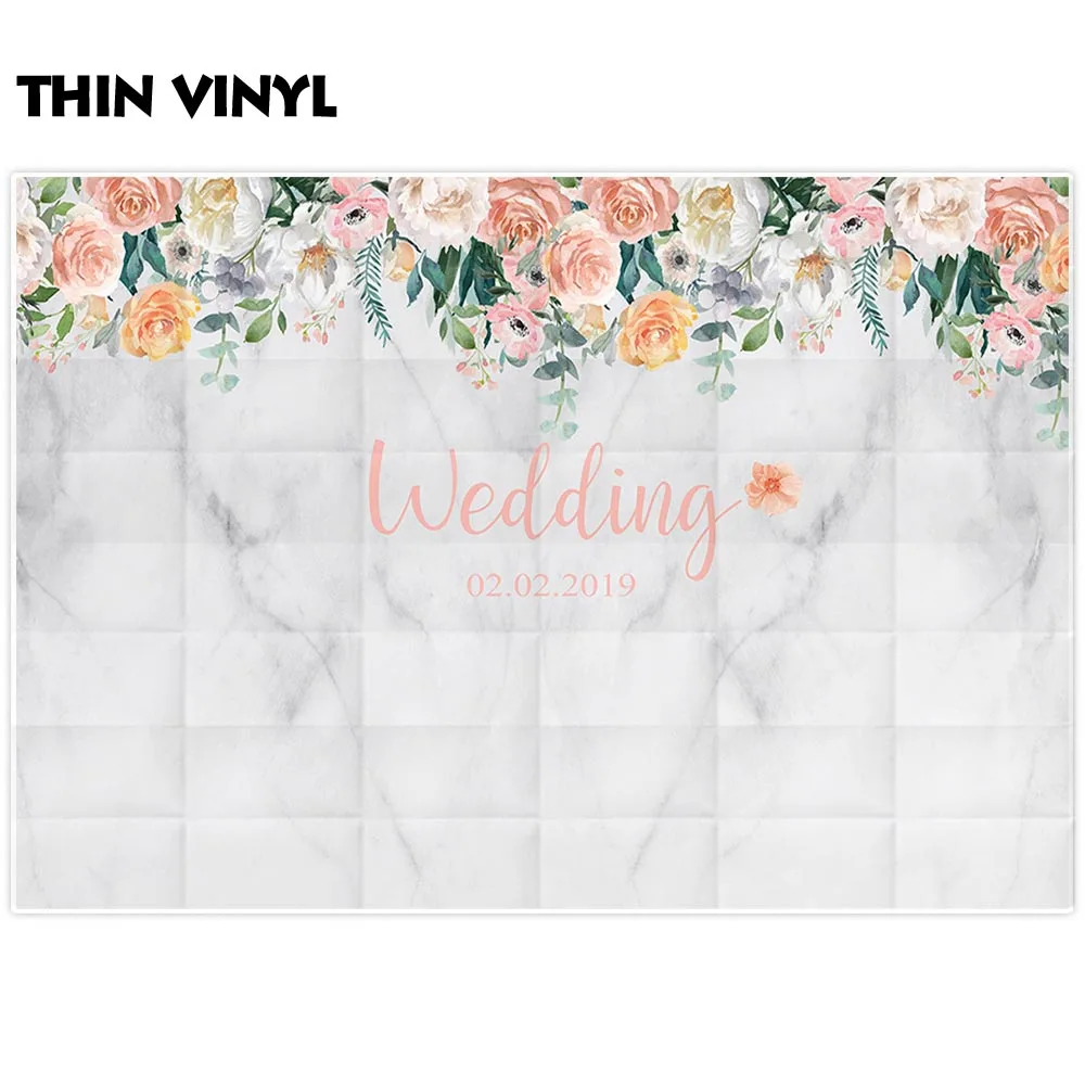 Фотозона Funnytree для свадебных фотосессий с белым мраморным узором и цветами на заказ.