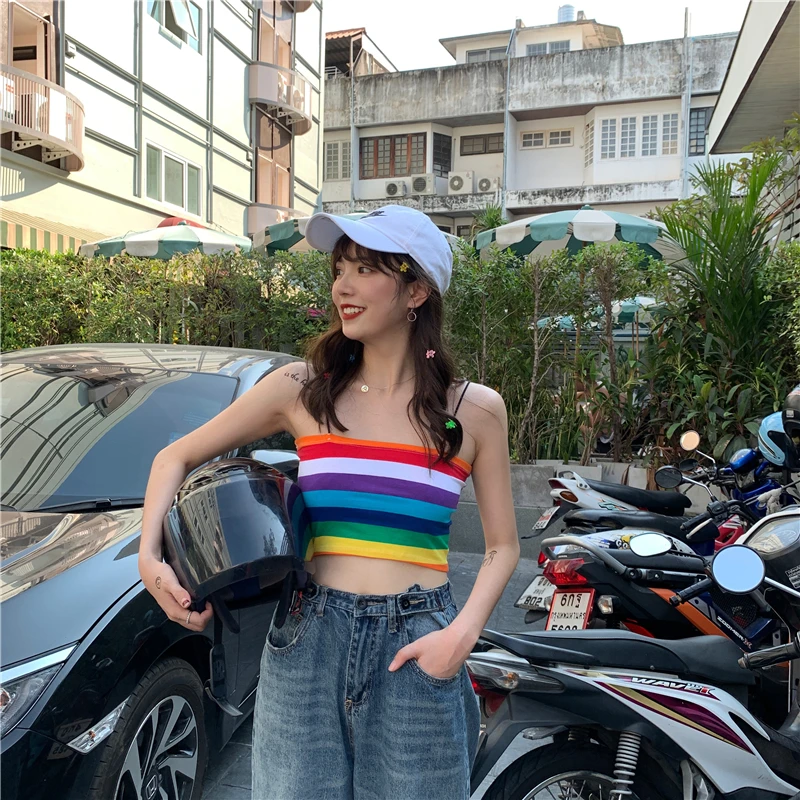 Женский жилет с тонкими лямками летний укороченный топ на бретельках Радужный