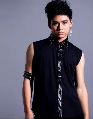 Жилет мужской облегающий без рукавов безрукавка с заклепками костюмы в стиле