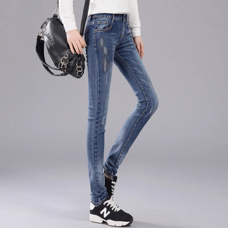 Женские джинсовые брюки потертые Стрейчевые повседневные с поясом карандаш