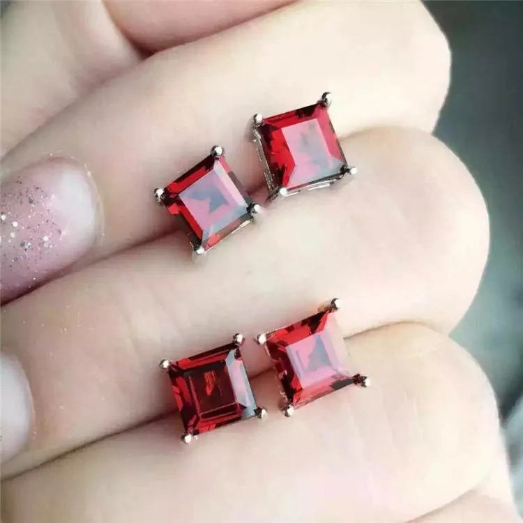 

KJJEAXCMY fine jewelry 925 pure silver inlaid with natural square garnet female ear nail jewelry.