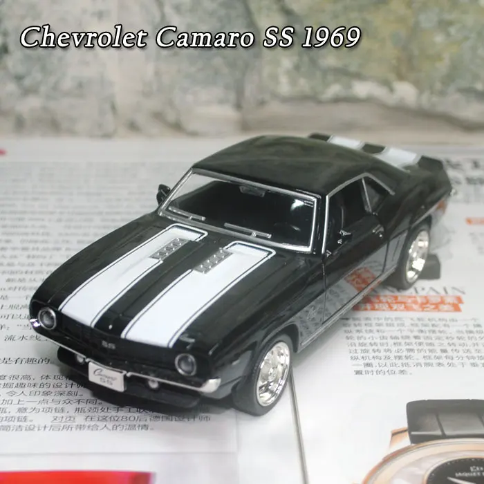 Черный UNI 1/36 масштабные автомобильные игрушки 1969 Chevrolet Camaro SS винтажная литая под давлением металлическая модель автомобиля игрушка для коллекции/подарка/детей - Цвет: Черный