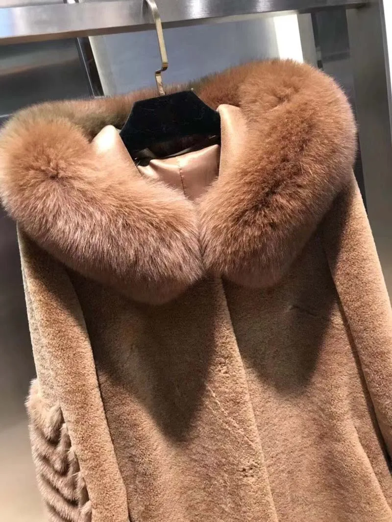 Женское меховое пальто с капюшоном красивое дизайнерское модное манто манжетами