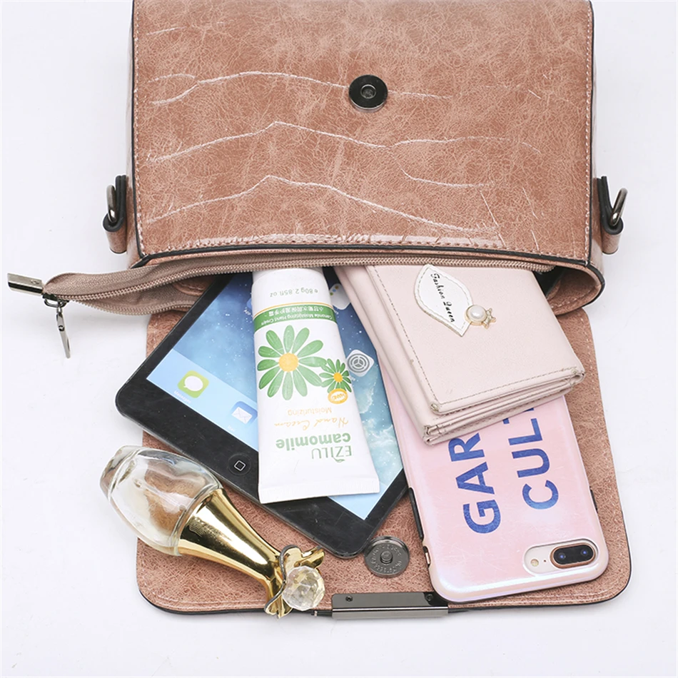 Женская сумка мессенджер кожаная через плечо с клапаном высокое качество