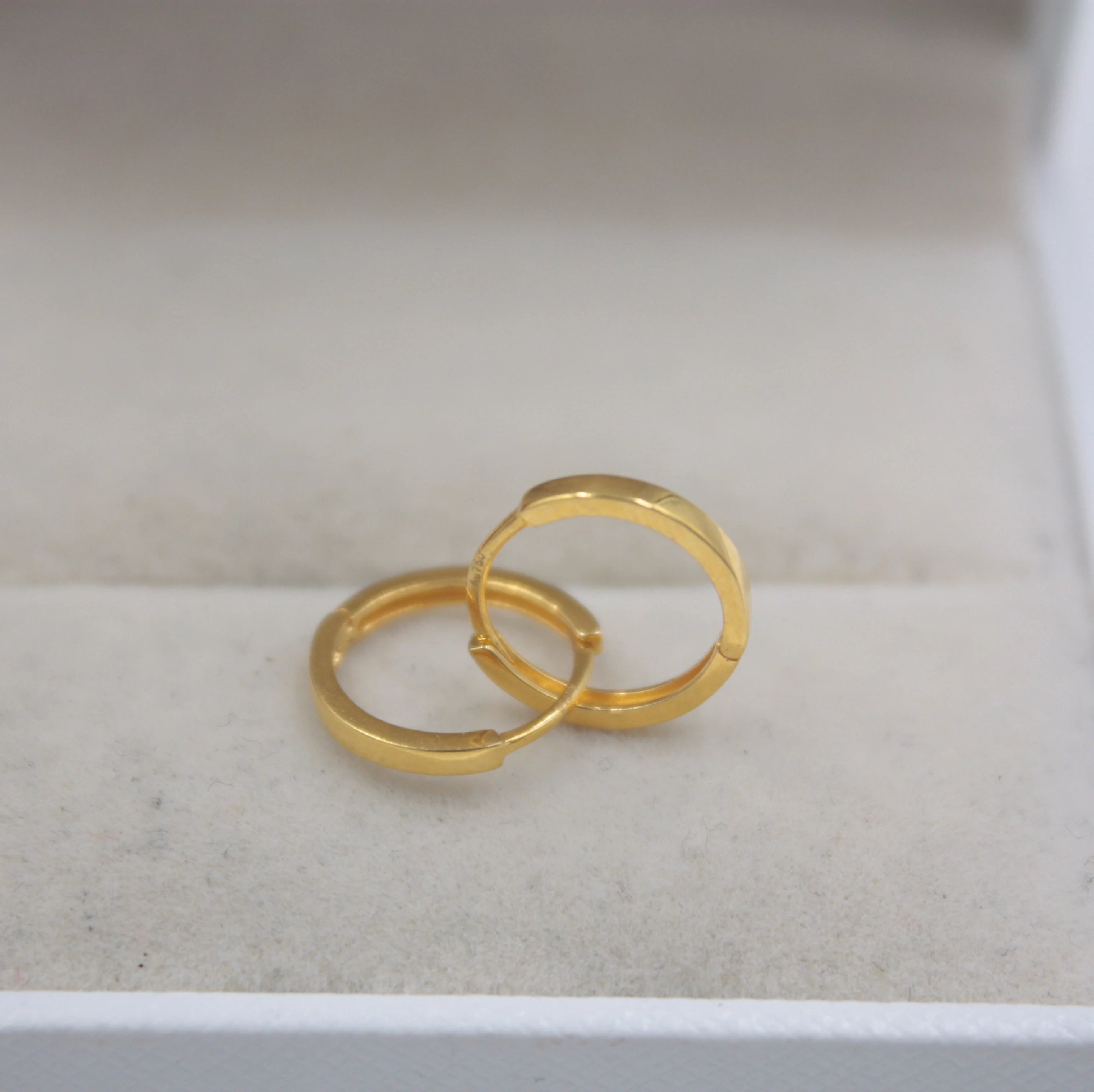 Настоящие серьги из желтого золота 18 K, идеальные гладкие простые женские серьги-кольца 12 мм, новые серьги-кольца для девушек 1,1-1,2 г