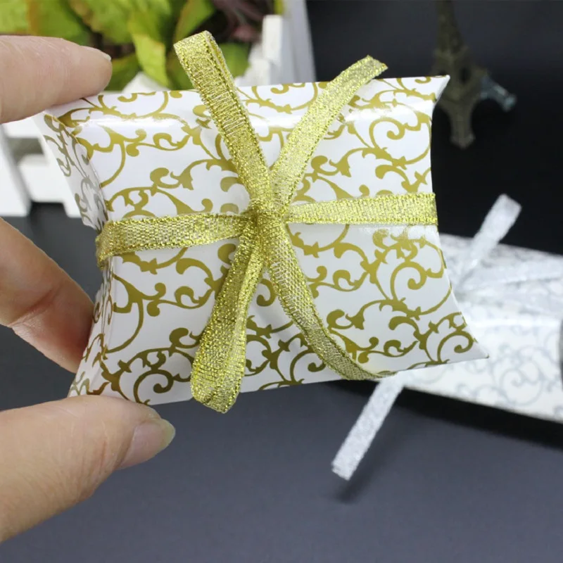 

100pcs Cute Paper Pillow Favor Gift Box Wedding Party Favour Gift Candy Boxes With Ribbon Paper Gift Box Bags Supply