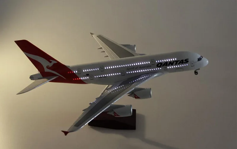1/160 масштаб 50,5 см самолет Airbus A380 QANTAS авиакомпания Модель W светильник и колесо литой пластик смолы самолет для сбора