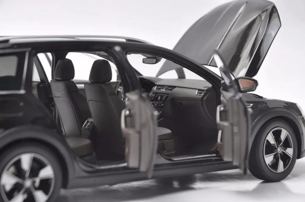 1:18 литая под давлением модель для Skoda Octavia Combi коричневый сплав игрушечный автомобиль миниатюрная Коллекция подарков
