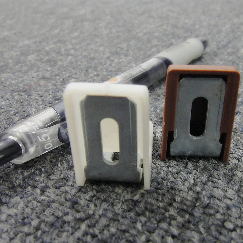 Стальной угловой кронштейн с пластиковой декоративной крышкой стойка для шкафа