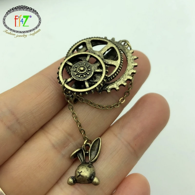 

F.J4Z Vintage Men's Pins Retro Fashion Punk Gear Rabbit Charms Brooches for Women Stylish Broches Bijoux