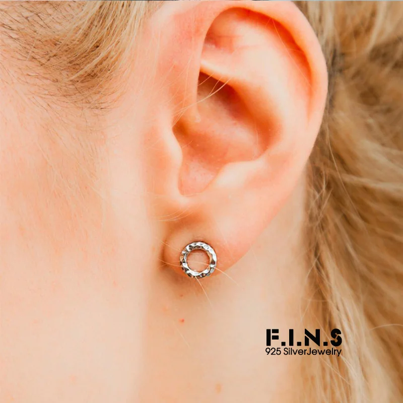 Простые серьги F.I.N.S из стерлингового серебра 925 пробы искусственные неровные