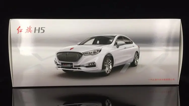 Литья под давлением модели автомобиля 1:18 Hongqi H5(синий)+ небольшой подарок