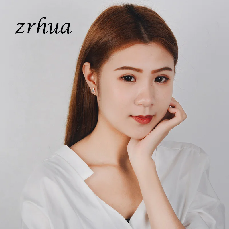 Женские серьги-гвоздики серебряного цвета с фианитом | Украшения и аксессуары