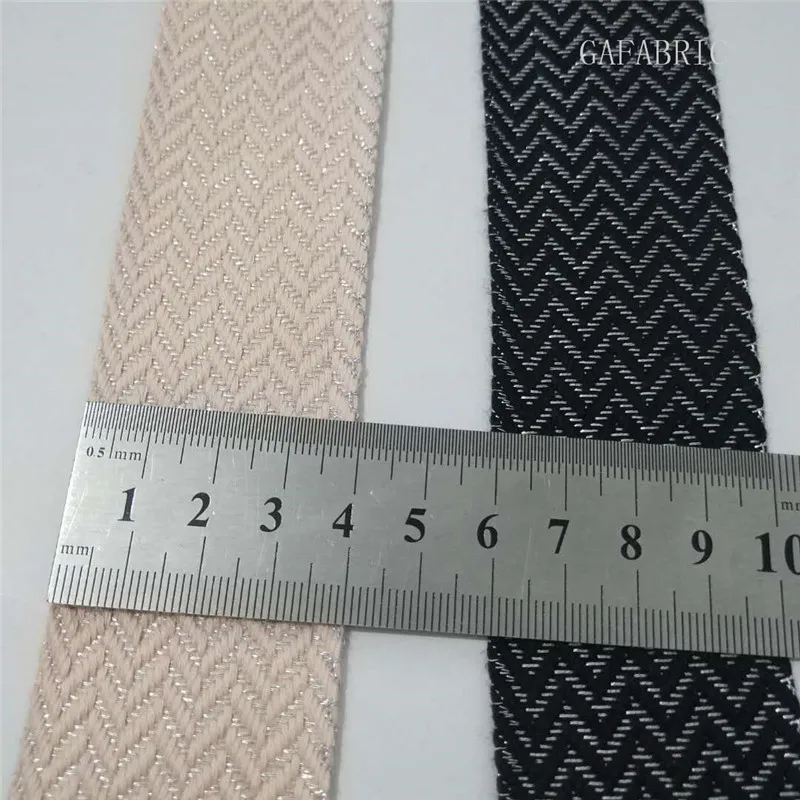 Двусторонняя тонкая хлопковая лямка с серебряной линией 1 ярд черного и розового