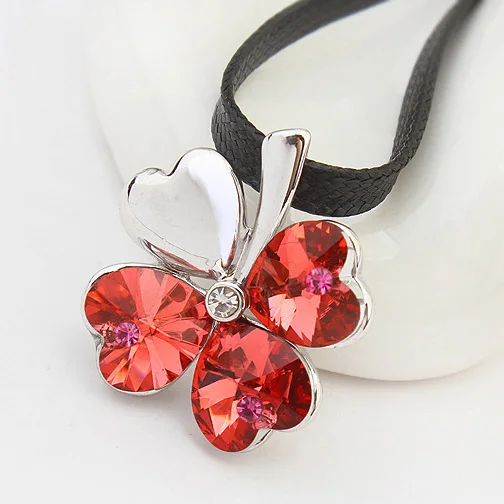 Ожерелье-чокер с кулоном в виде четырехлистного клевера от SWAROVSKI веревочная