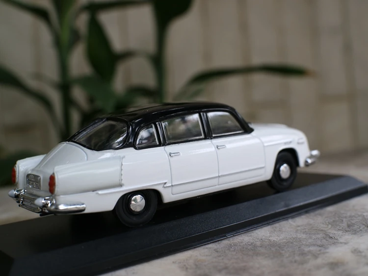 1:43 модели легкосплавных автомобилей классический автомобиль с высокой