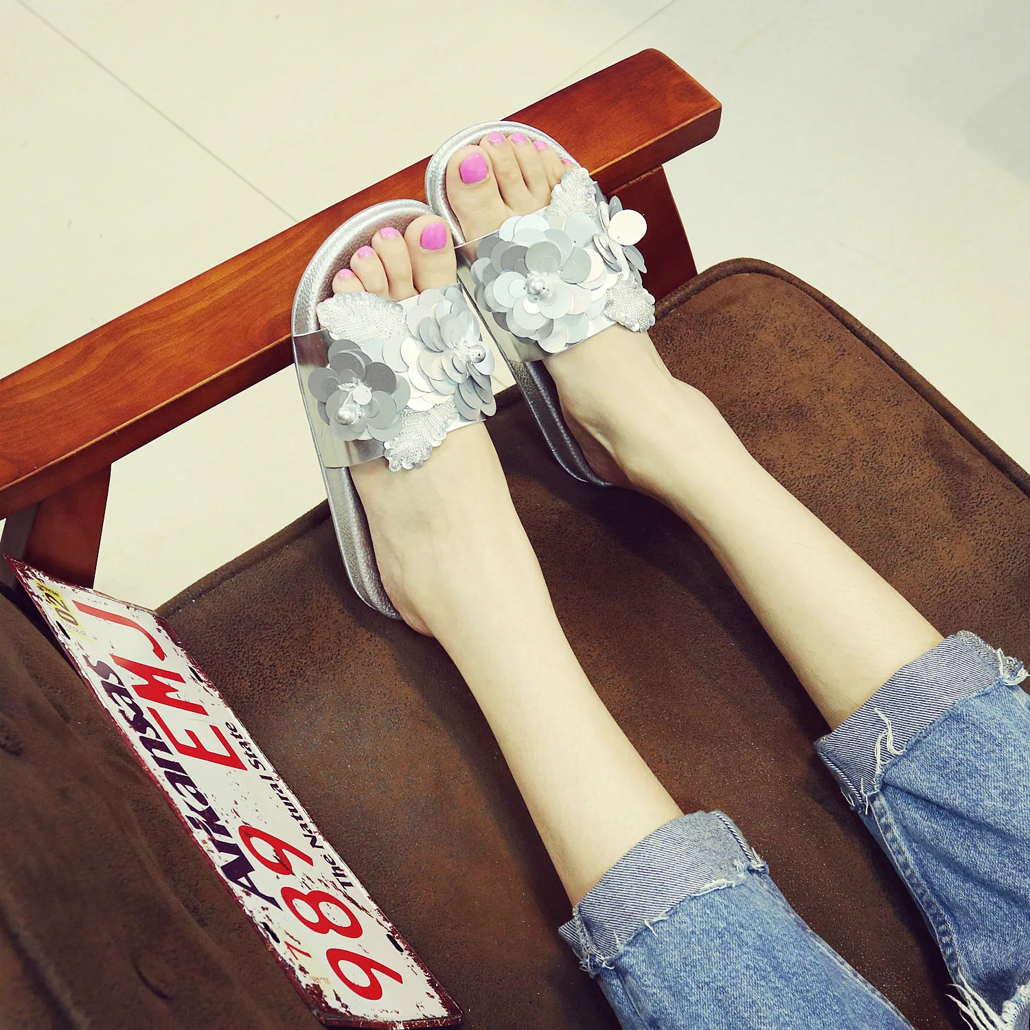 New Women Bright Slippers Spring Summer Autumn Home Beach Slippers Home Flip Flops Comfortable Flat Shoes 988