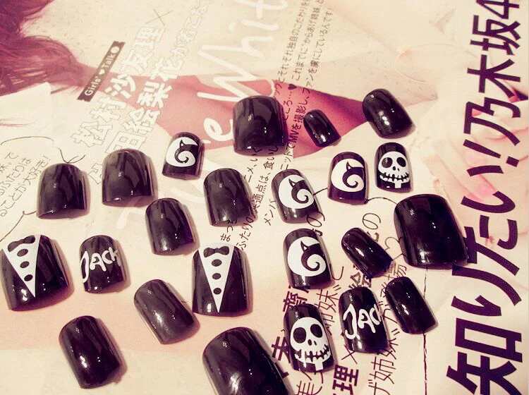 24 шт. короткие накладные ногти с черно белым скелетом (не содержит клея)|glue for hair